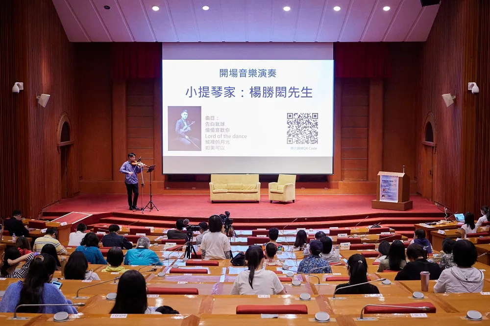 小提琴家楊勝閎先生悠揚的演奏